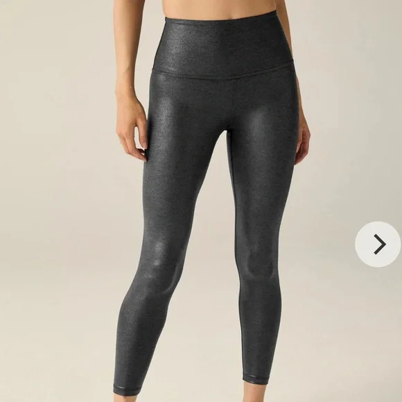 EUC Beyond Yoga Heather Rib Black Shine High Waisted Midi Legging Size XS - Picture 1 of 9